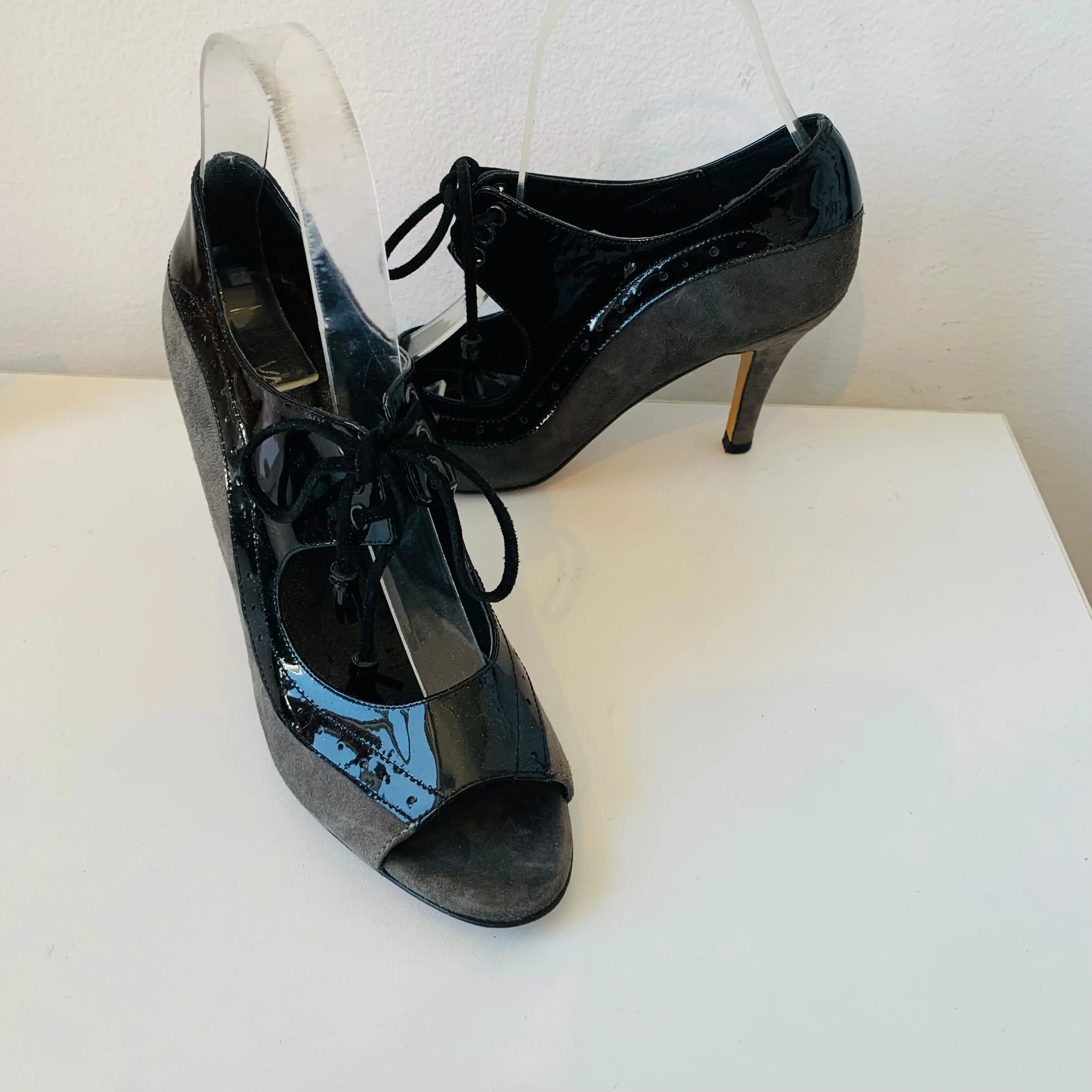 Vaneli Philys Open Toe Sandal Suede/Patent Grey Lace Up Heels Size 7.5 Narrow