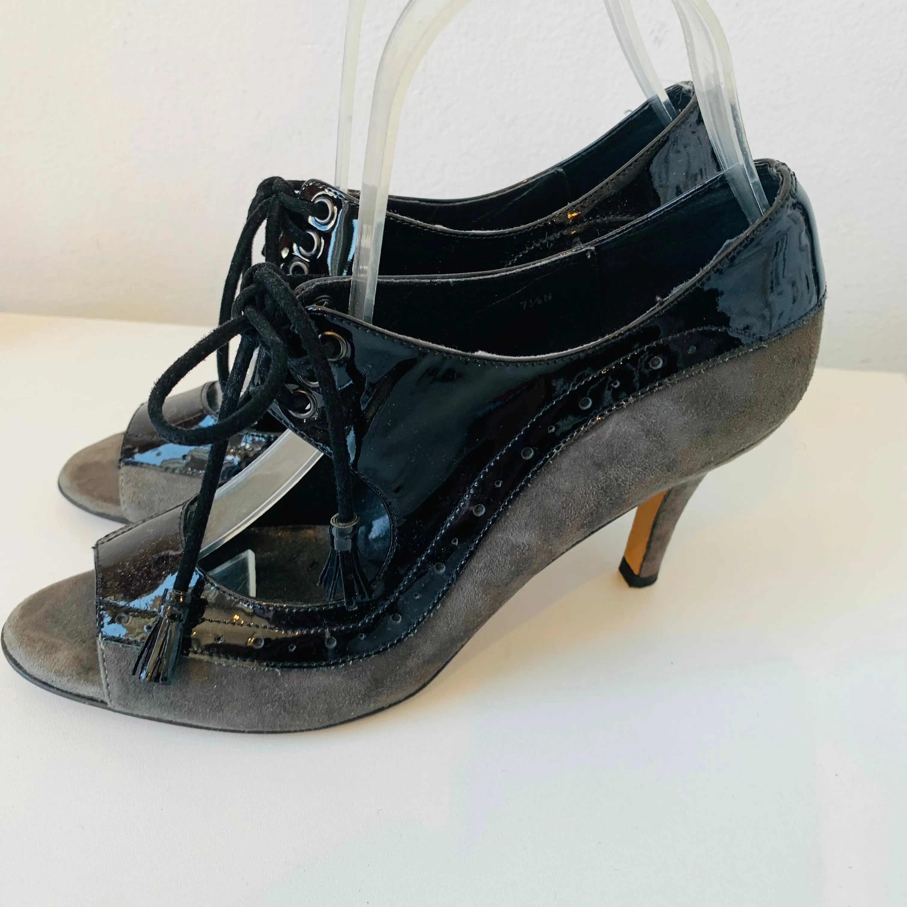 Vaneli Philys Open Toe Sandal Suede/Patent Grey Lace Up Heels Size 7.5 Narrow